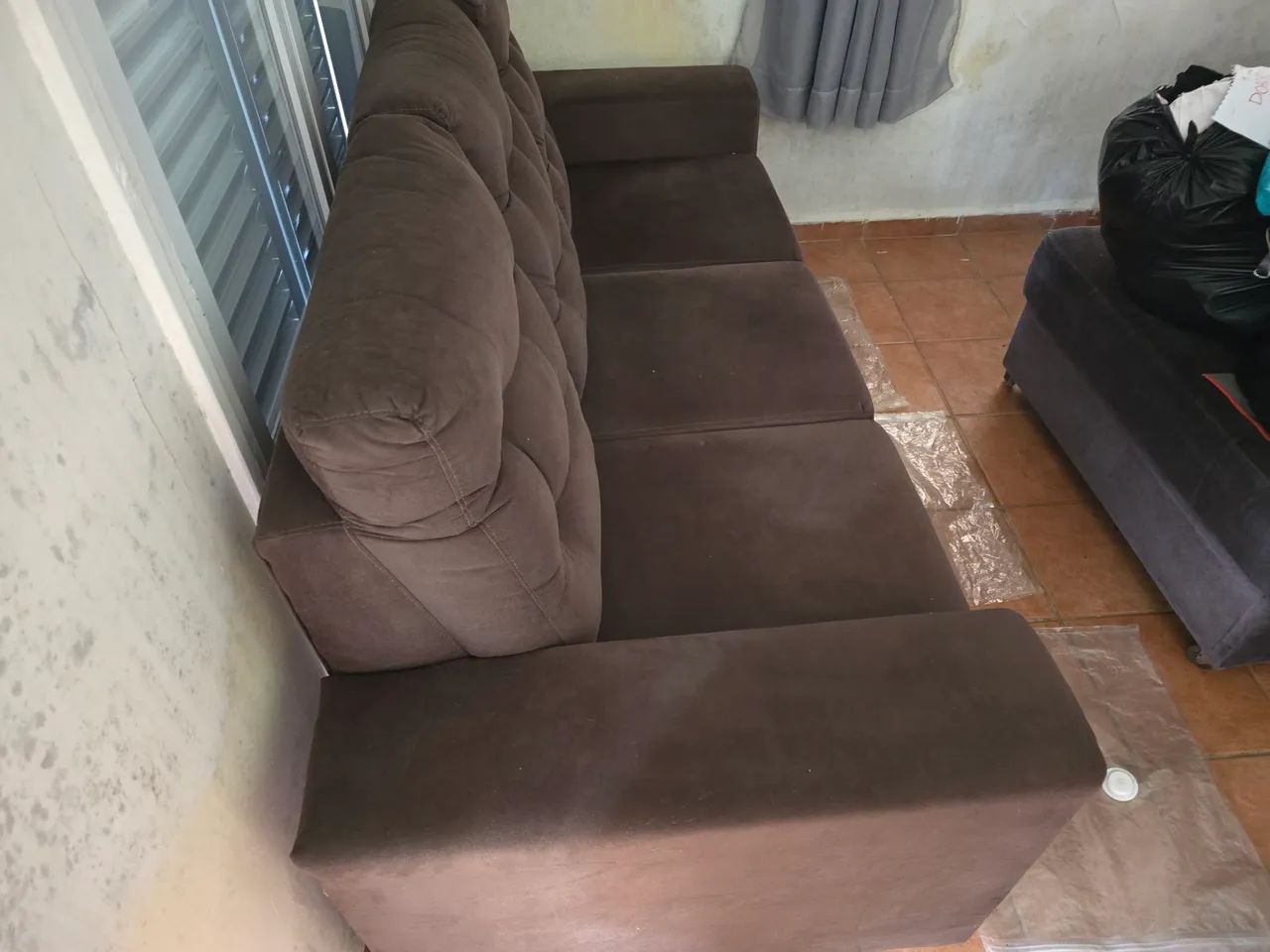 Sofá marrom 3 lugares  - Foto 2