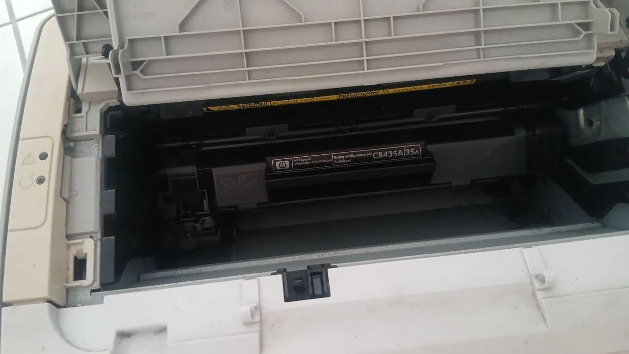 Impressora HP LASER JET P1005 com TONER - Foto 4