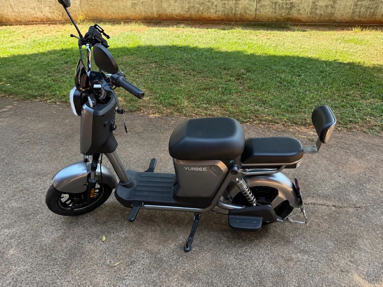 Scooter/moto elétrica usada 