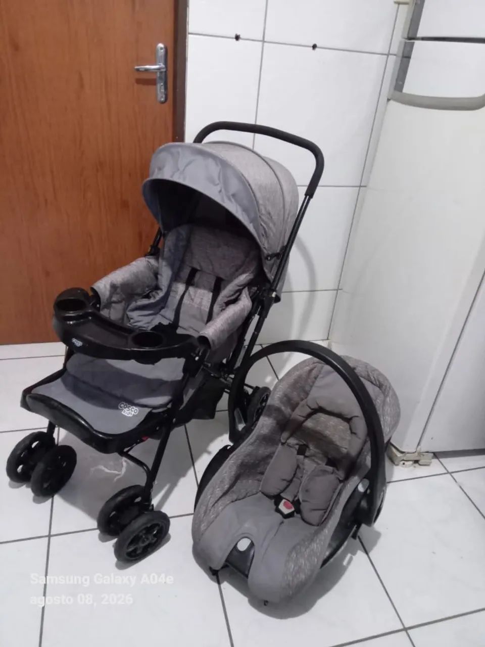 Carrinho de bebê Cosco e bb conforto 