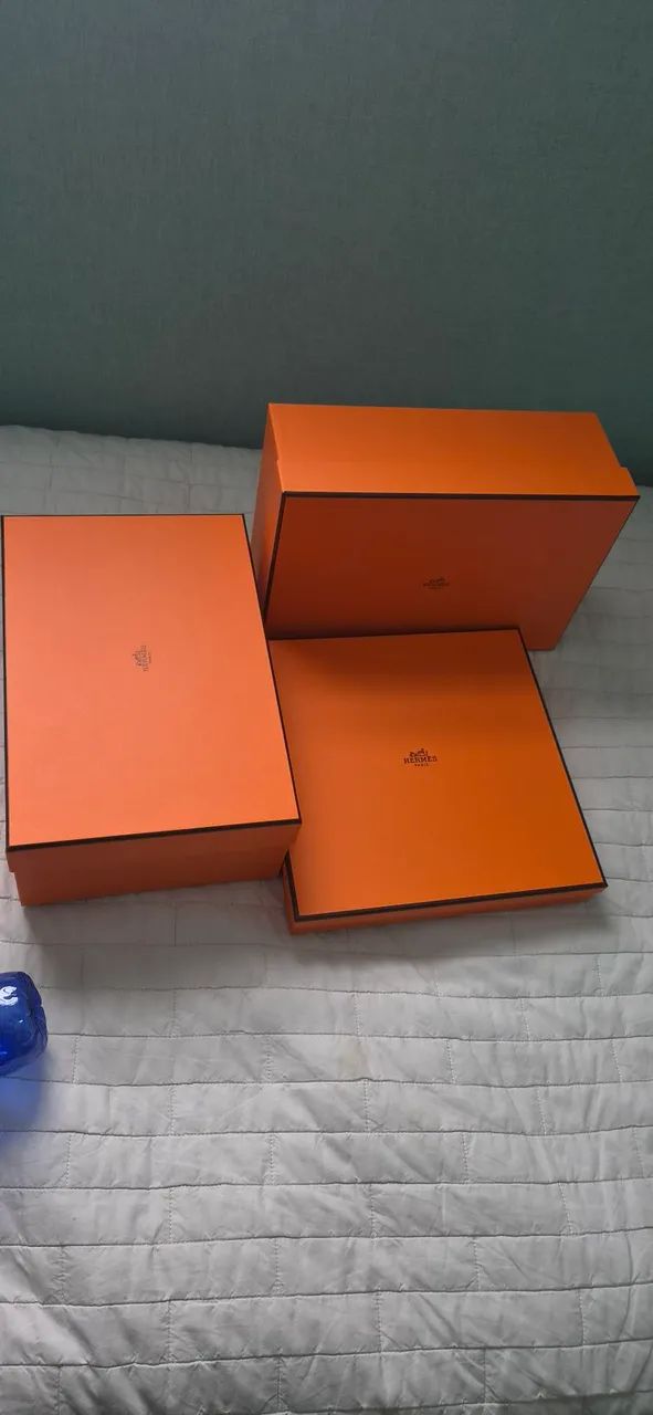 Caixa ? da Hermes Paris e da Chanel.