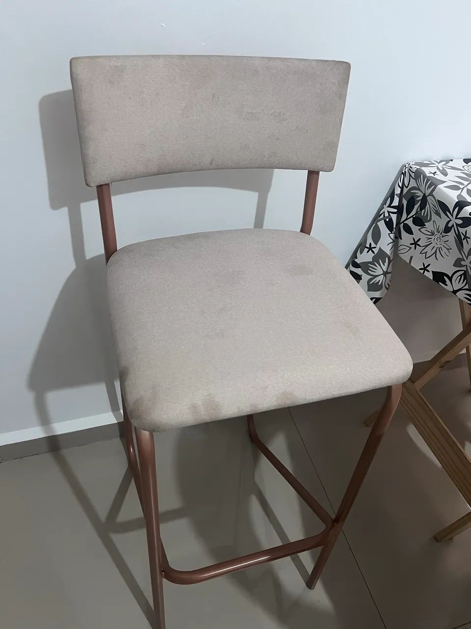 Balcão ripado 2,00m e 2 banquetas altas - Foto 2
