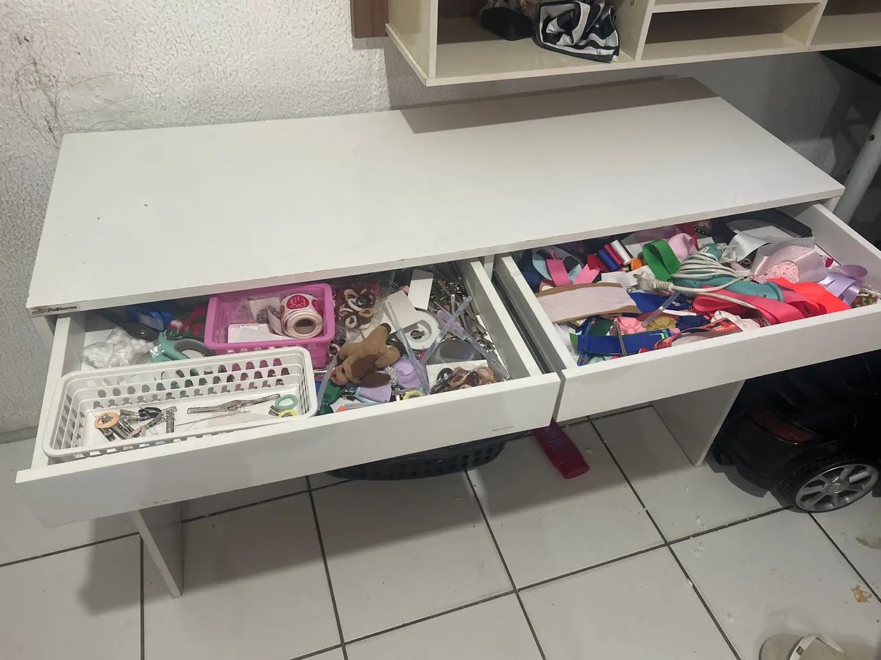 Escrivaninha com 2 gavetas  - Foto 3
