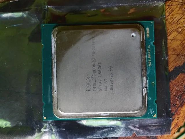 Processador Intel Xeon 2670 v2