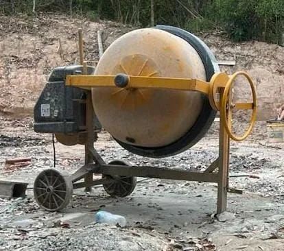 Vende-se uma betoneira CSM