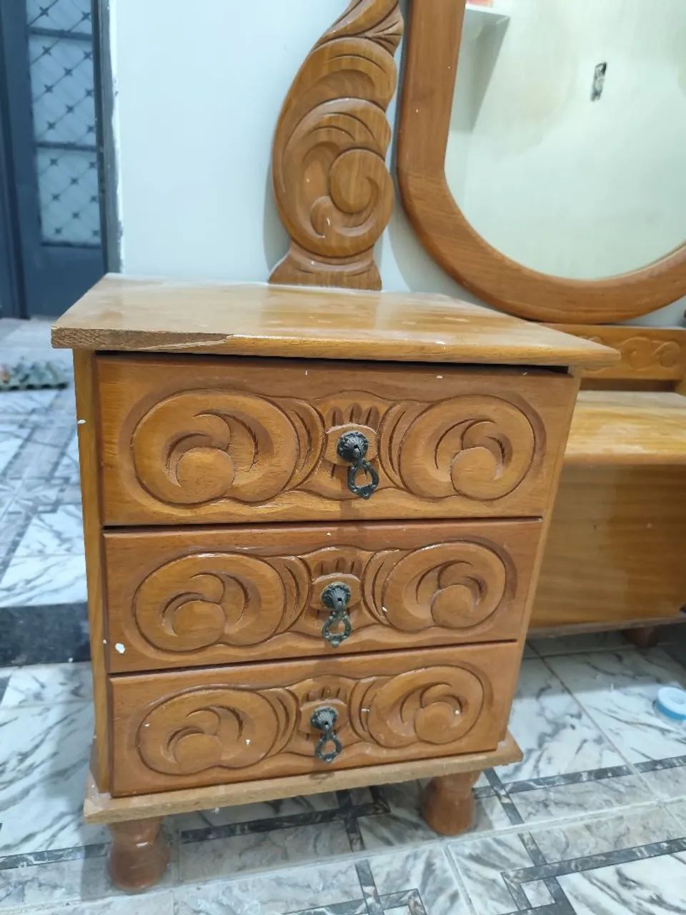 Penteadeira antiga de madeira. - Foto 2
