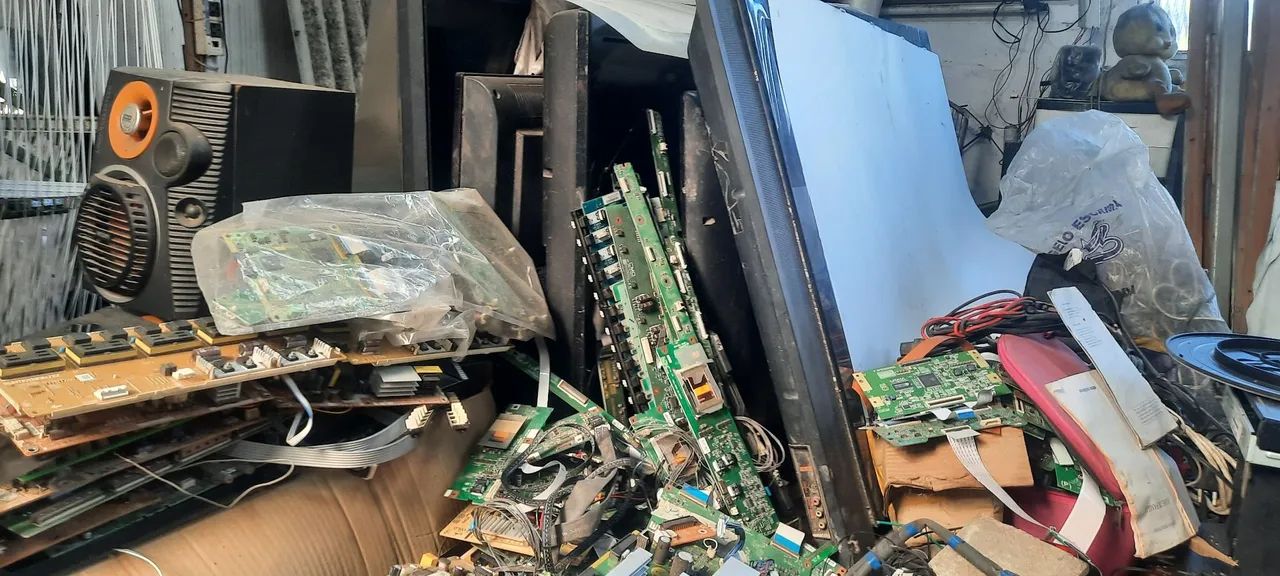 Tvs com defeito e peças diversas. - Foto 2