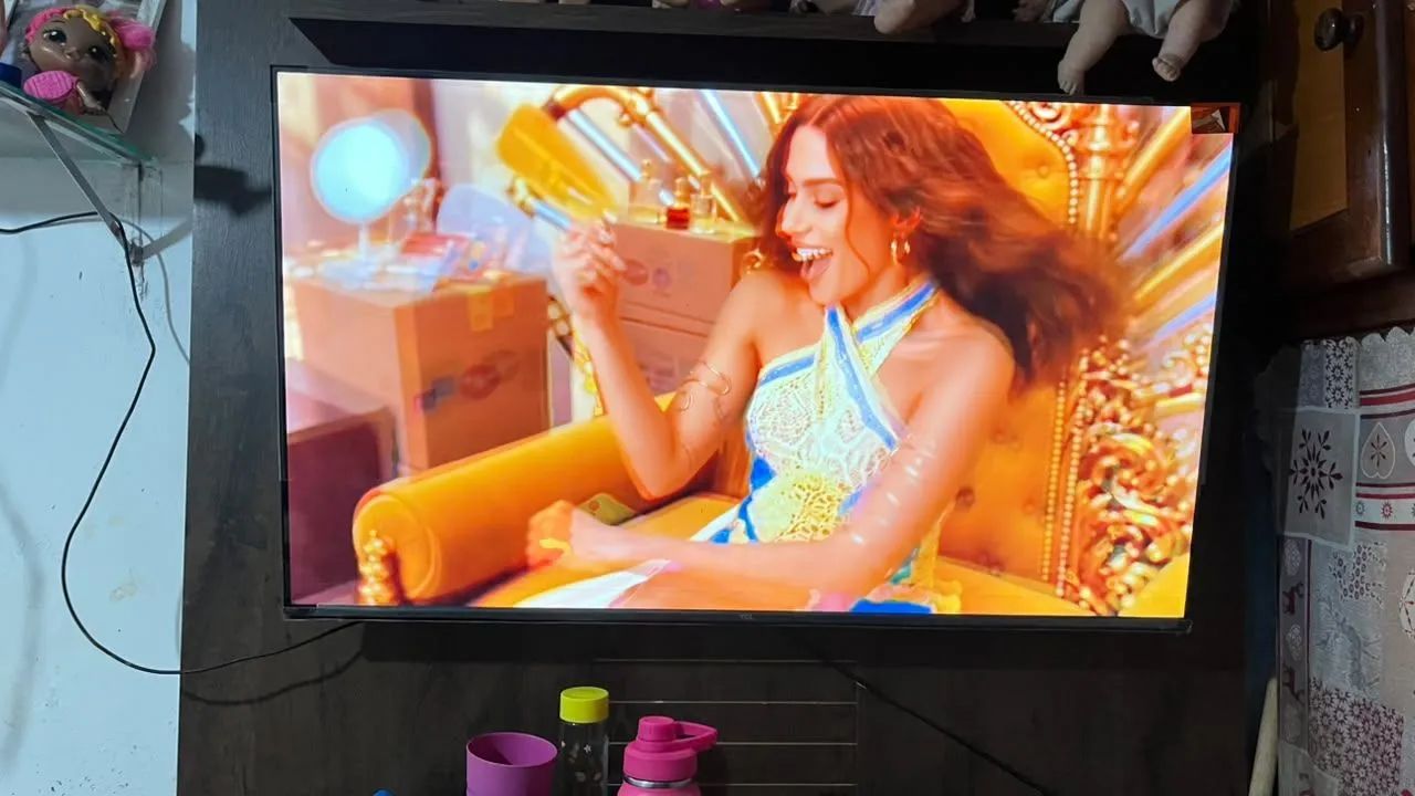 Vende se uma. TV 40 