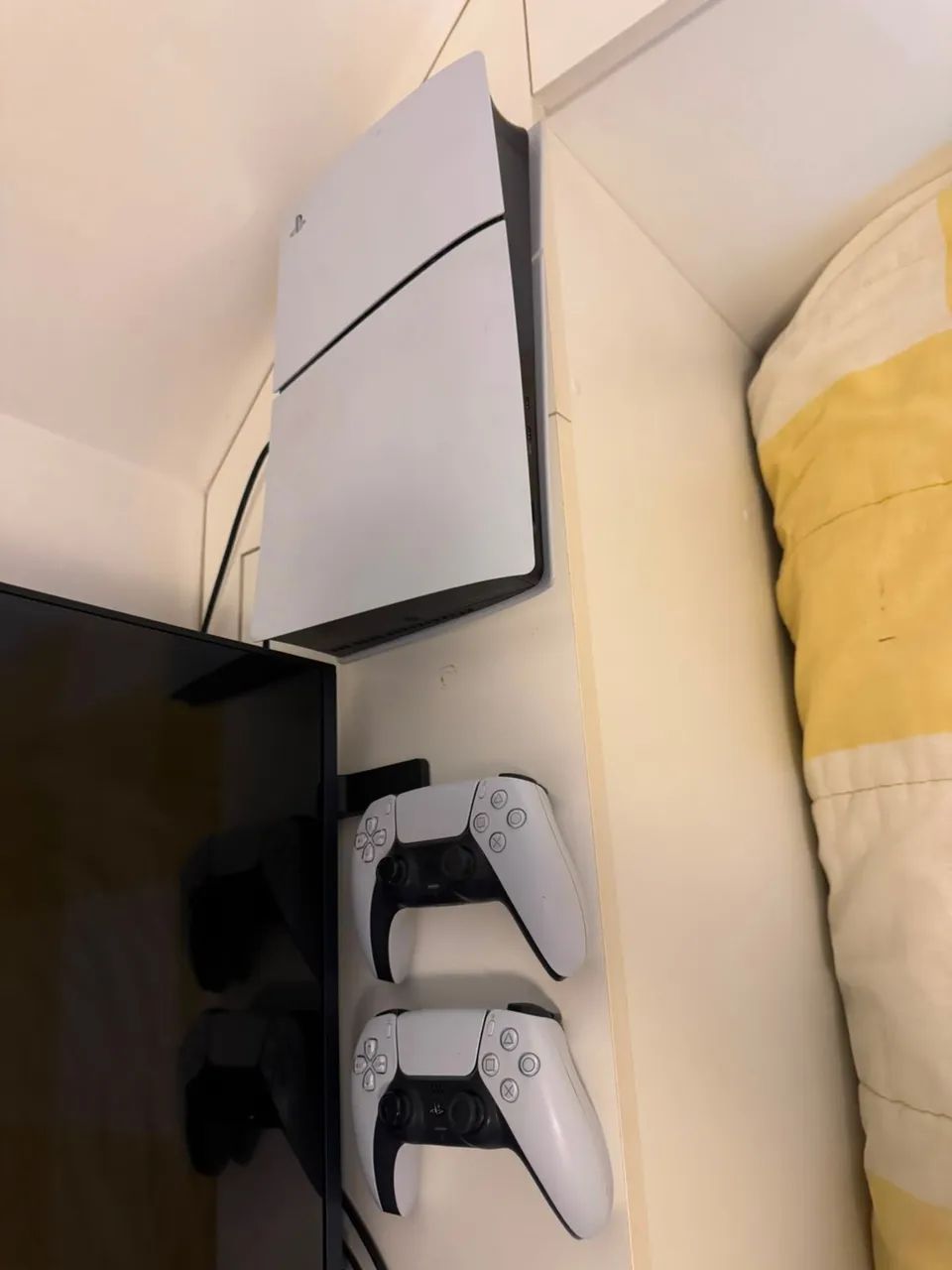 PS5 slim com 2 controles - Foto 3