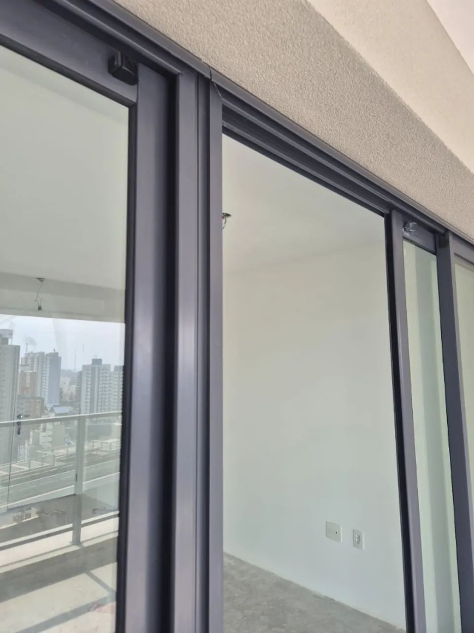 Porta de Correr em Alumínio e Vidro Temperado - Alto Padrão - Foto 4