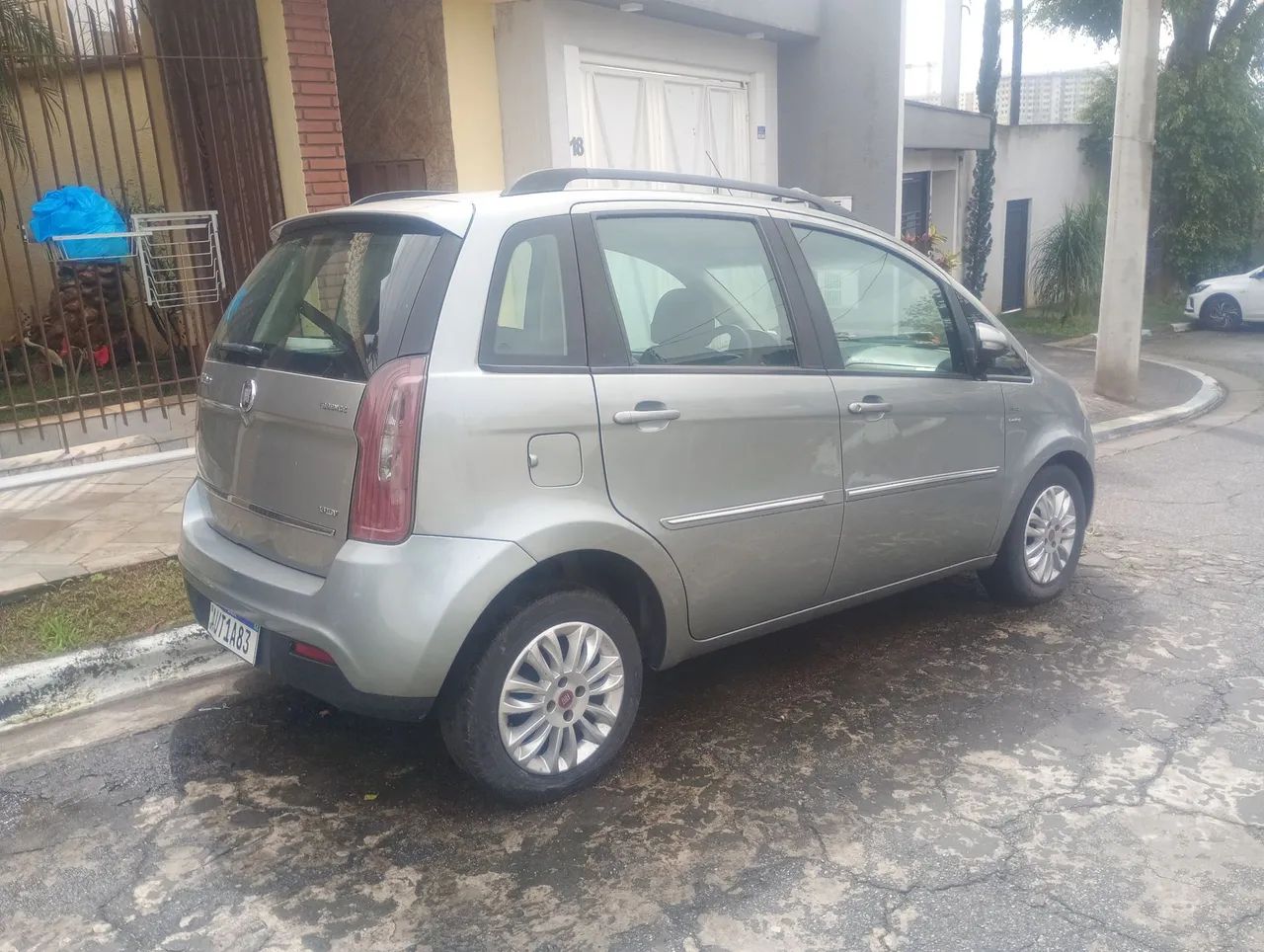 Fiat Idea Essence Dualogic 1.6 Flex 16V 5P 2011 - Foto 4