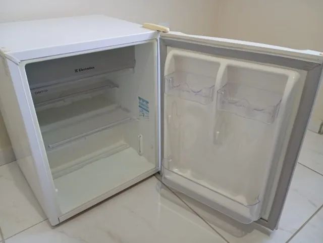 Frigobar Electrolux RE80