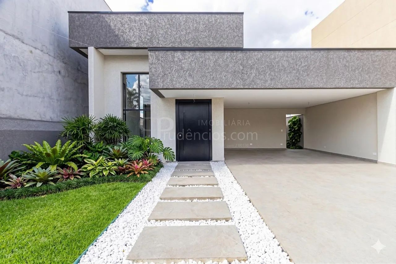 Casa Nova com Piscina no Boqueirão 3 Suítes e 256m Curitiba na Rua Raggi Izar