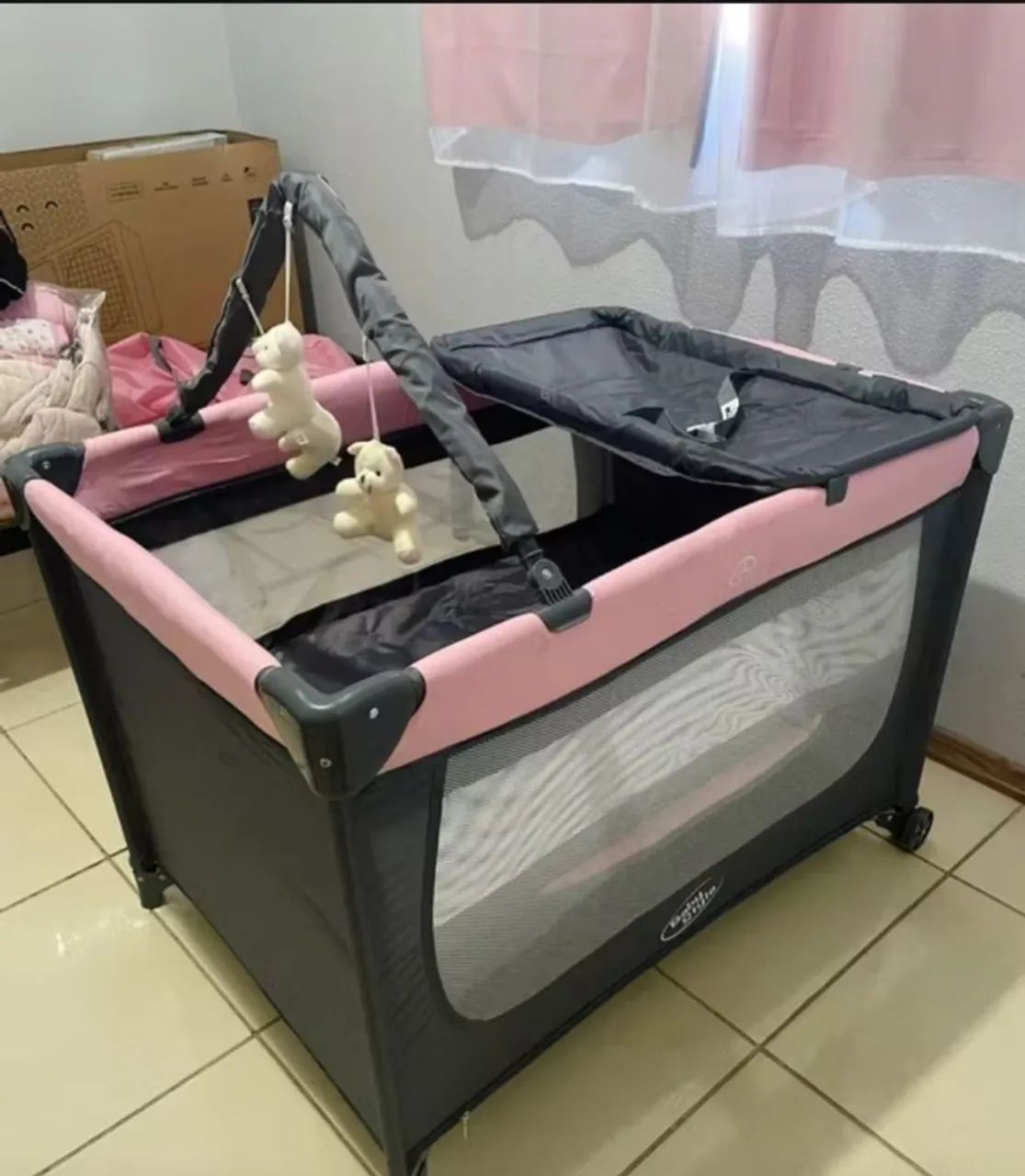 Berço cercadinho com trocador e véu 