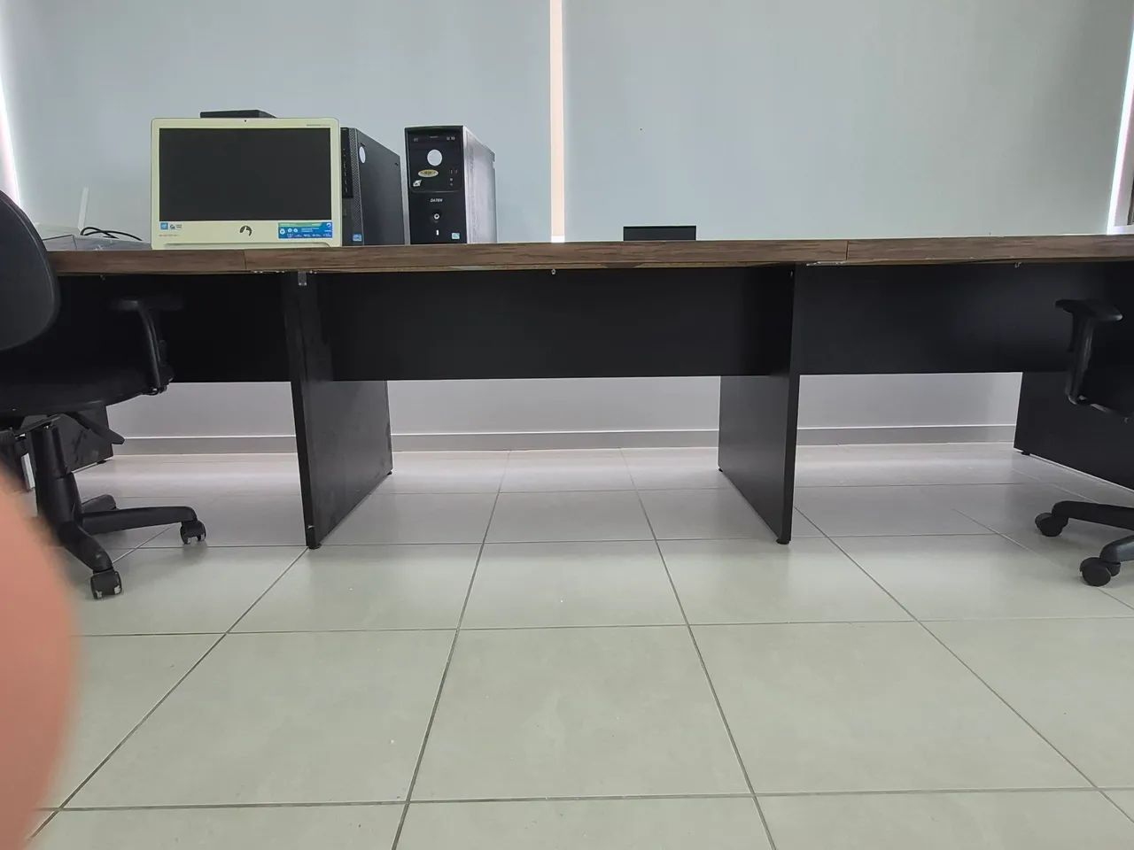 MESA PARA ESCRITÓRIO 6 LUGARES
