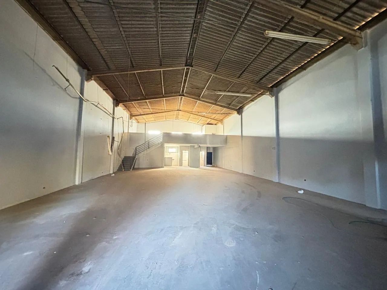 GALPÃO COMERCIAL À VENDA - 365 m² CONSTRUÍDOS | 420 m² DE TERRENO - Foto 3