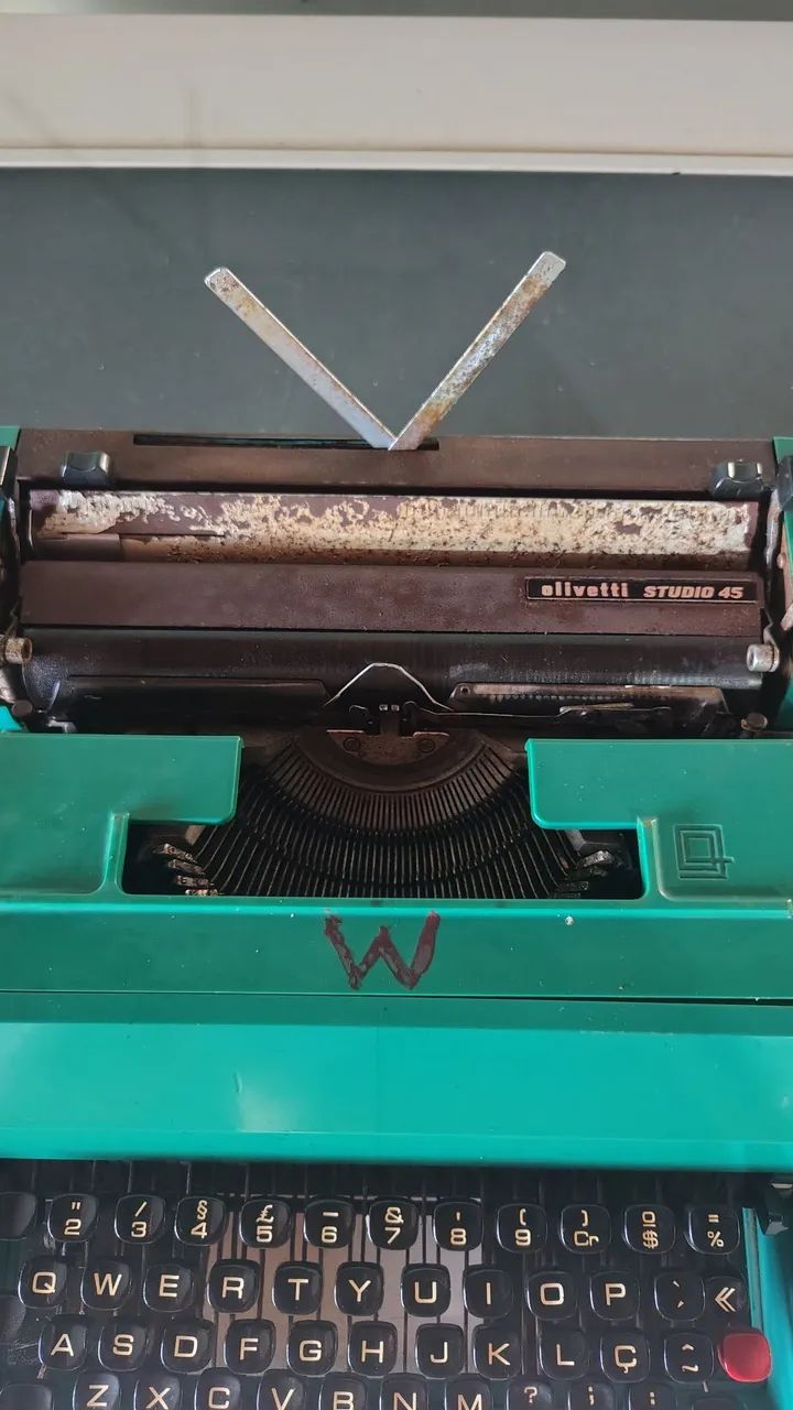 Máquina de escrever Olivetti Studio 45 - Foto 4