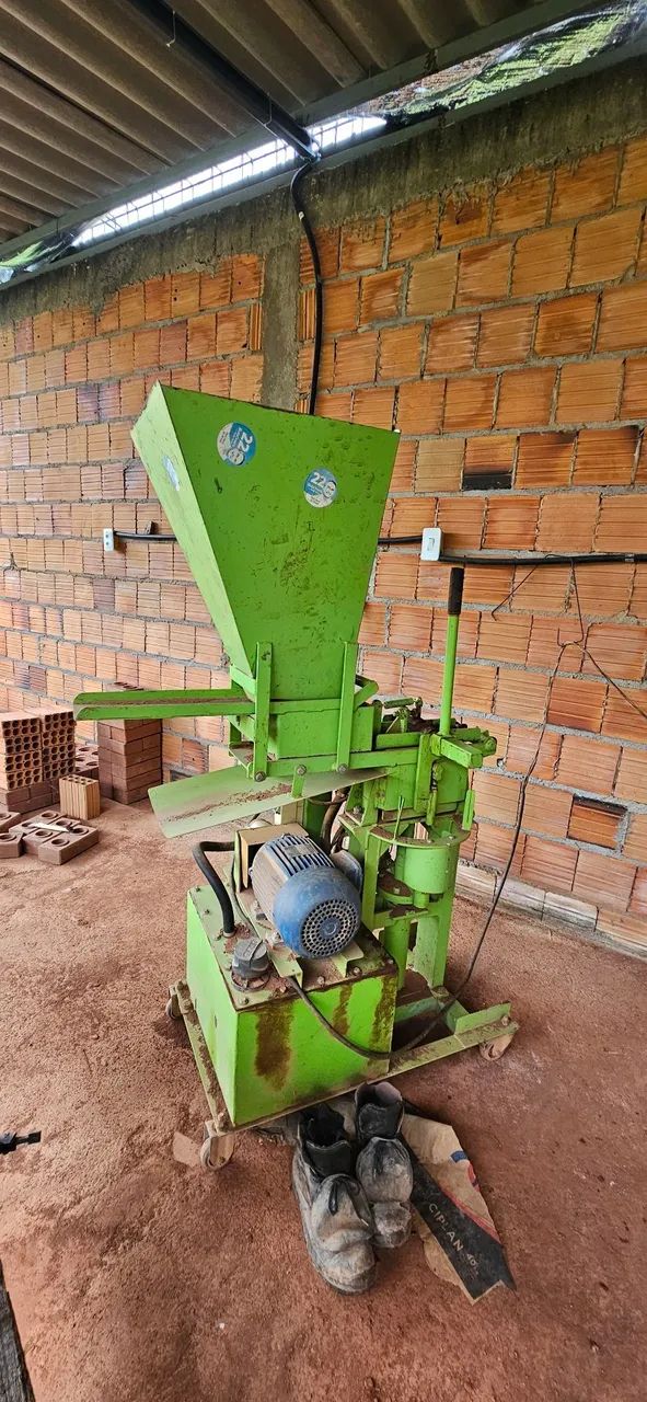 Vendo ou troco. Fabrica de tijolo ecológico completa. Chama aqui *55. 50mil - Foto 2