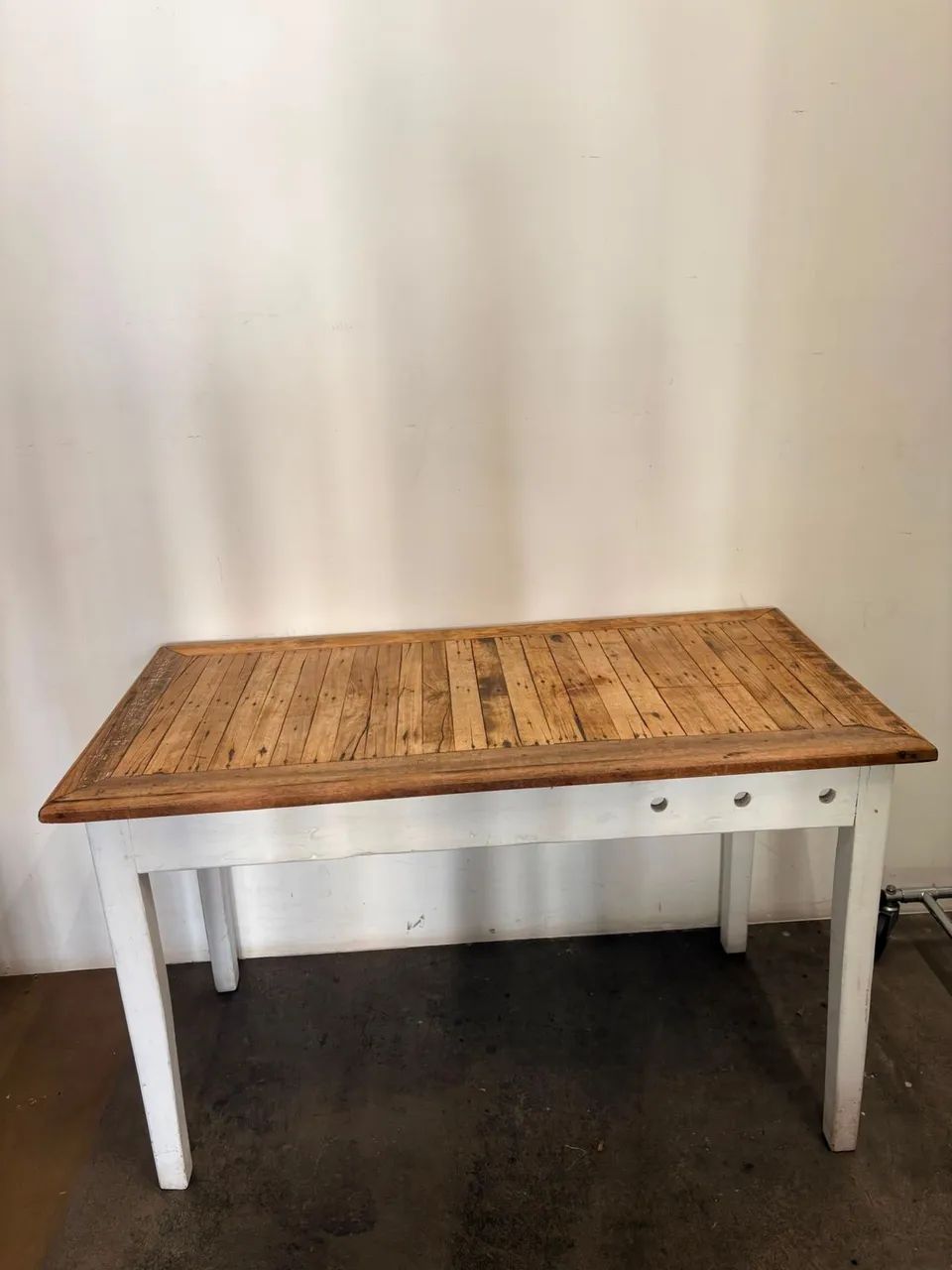 Mesa Rústica de Madeira Maciça - Estilo Curinga e Cheia de Charme