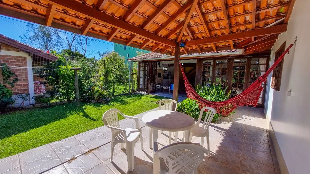 Casa com 4 dormitórios no bairro Morrinhos em Garopaba-SC - Foto 4