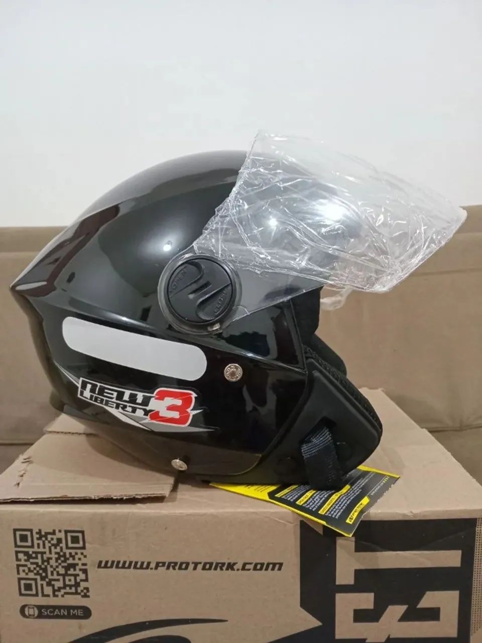 Vendo capacete novo, na caixa( TAMANHO 58)
