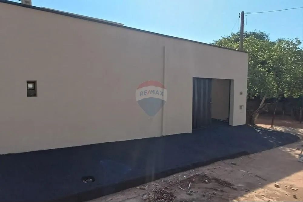 Casa À Venda, Com Dois Quartos, No Bairro Jerônimo Mendonça Em Ituiutaba-MG.