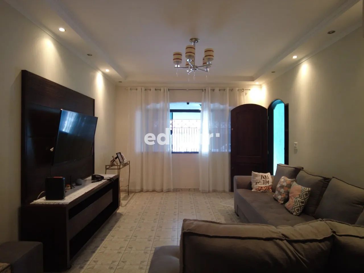 SOBRADO para VENDA com 193m² no bairro Parque Gerassi com 3 quartos e 2 vagas. Santo André