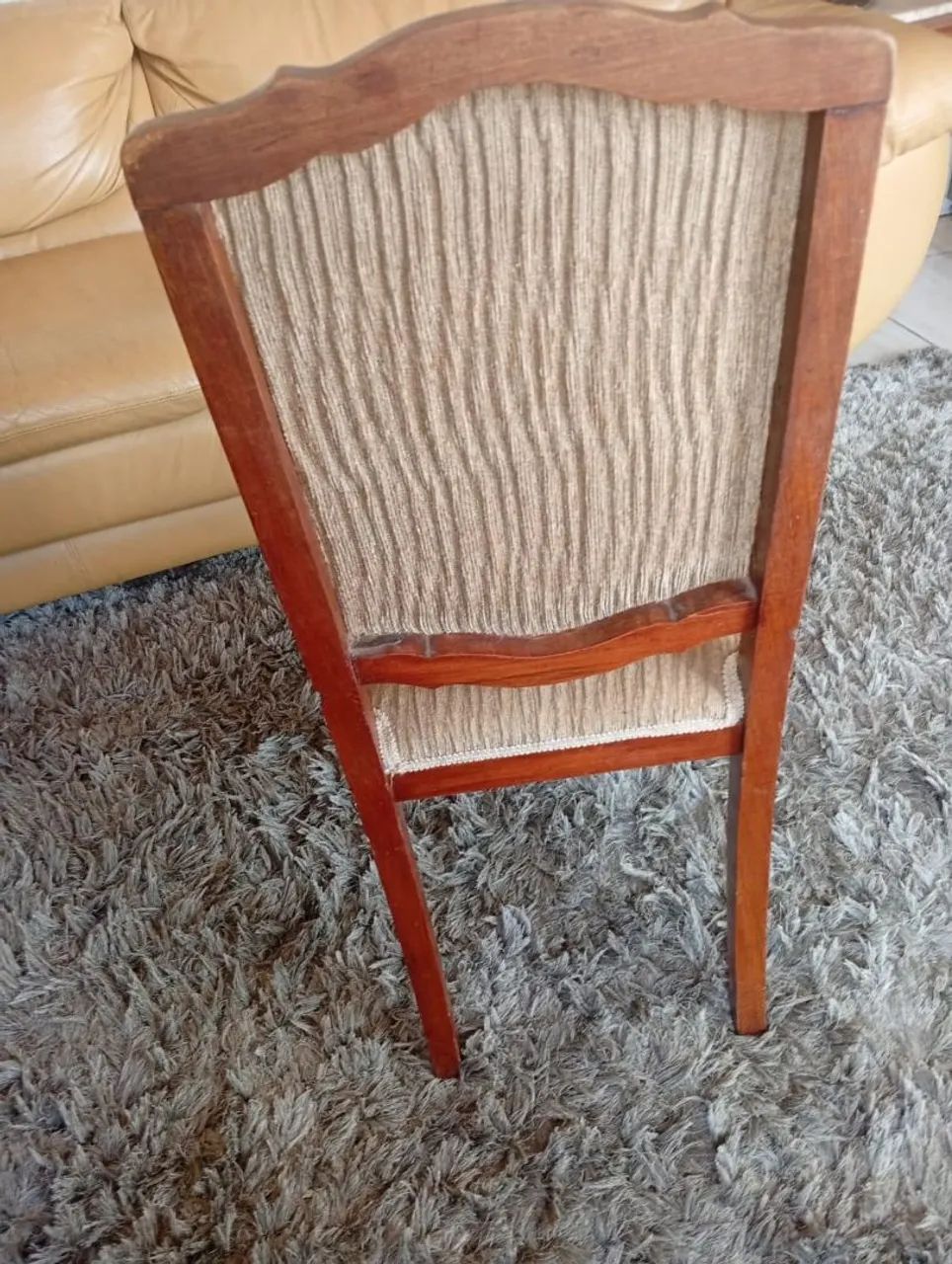 Cadeira antiga retrô acolchoada ideal para penteadeira  - Foto 2