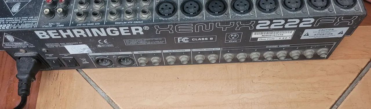 Mesa de som Behringer  - Foto 4