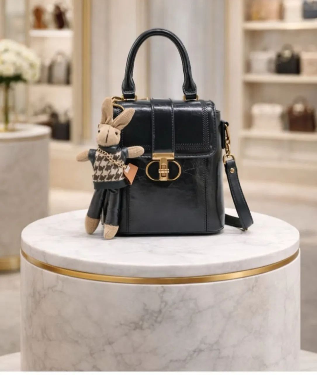 Bolsa Feminina Textura Crocodilo Chaveiro de Coelho  - Foto 3
