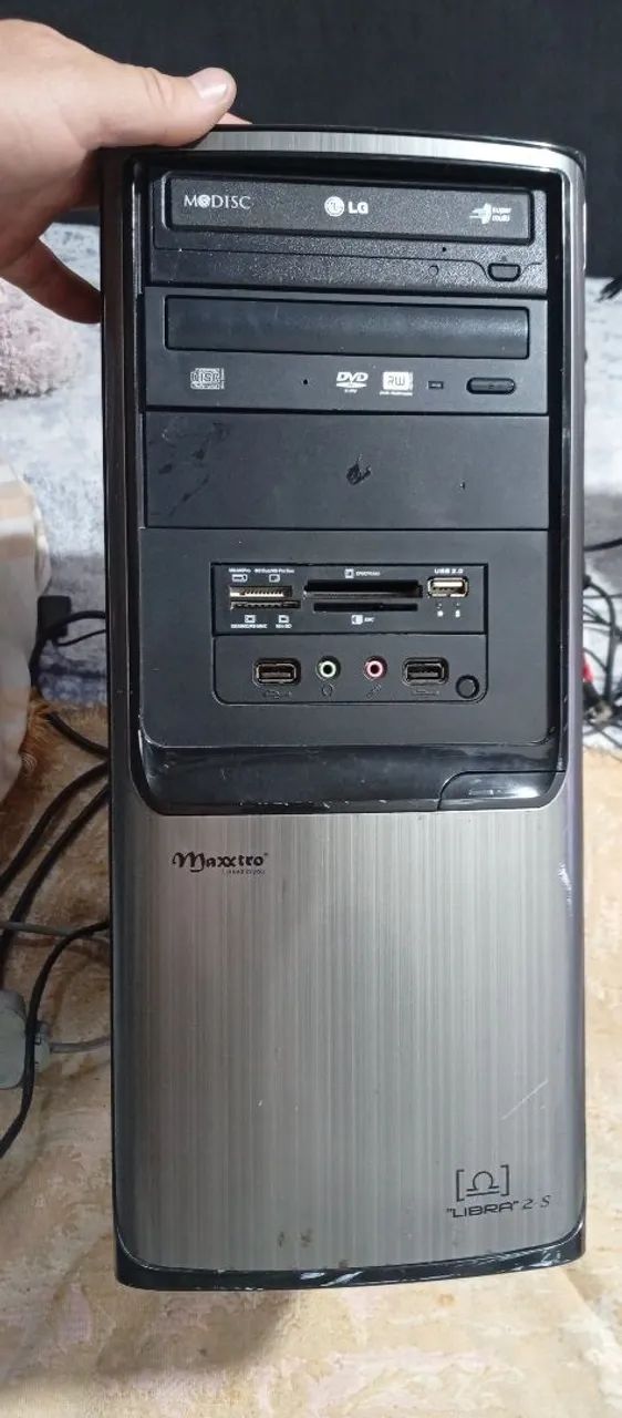 CPU e monitor 20 polegadas 3gb memória hd320 wi-fi win10 