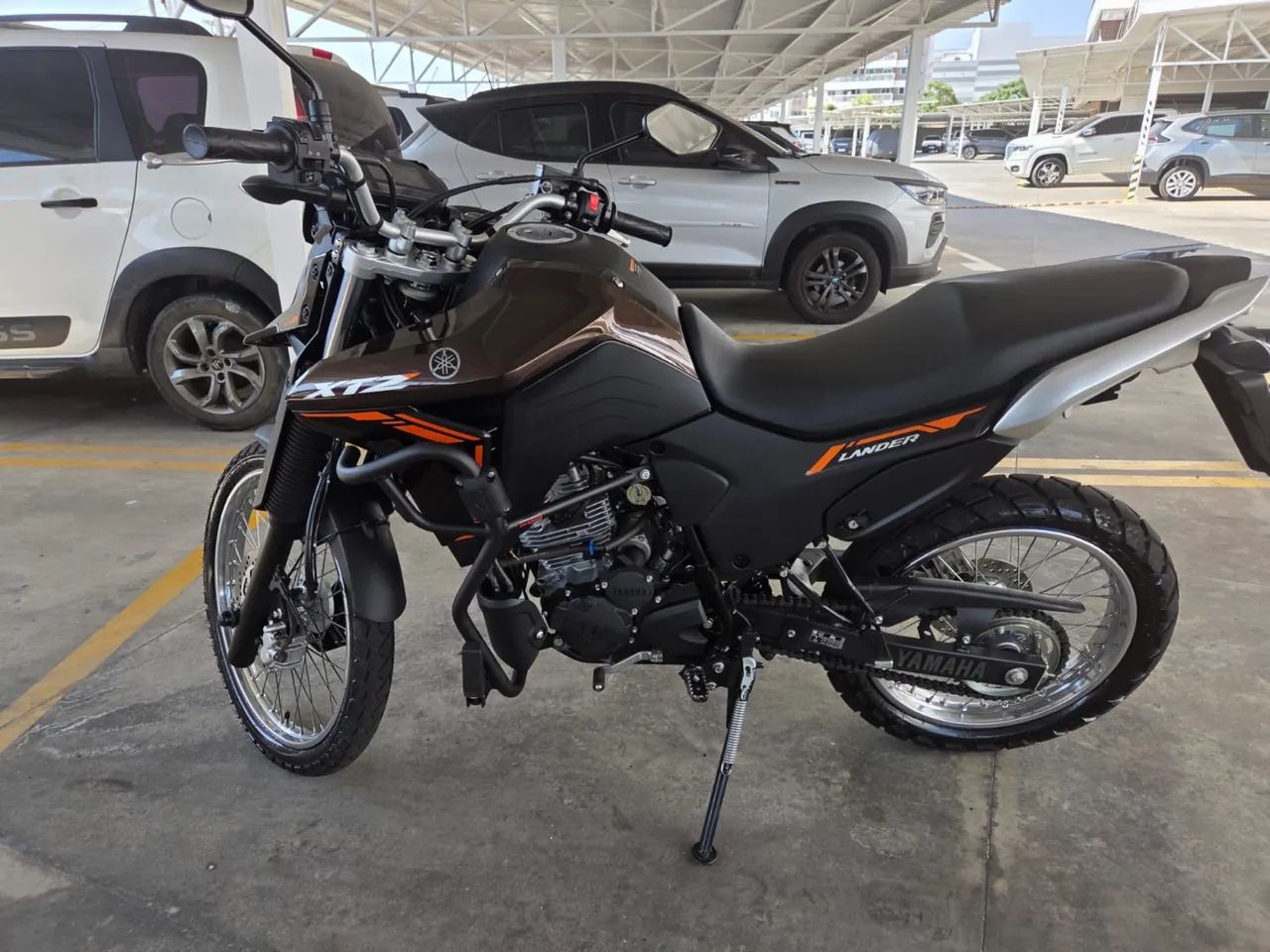Lander 250 marrom