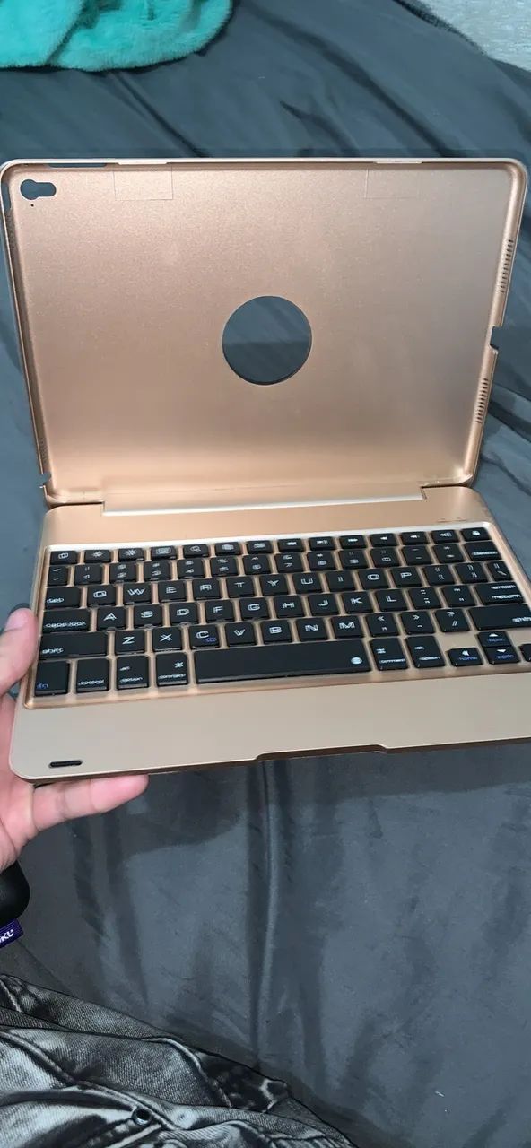 Capa Case com Teclado Bluetooth F19/F19B