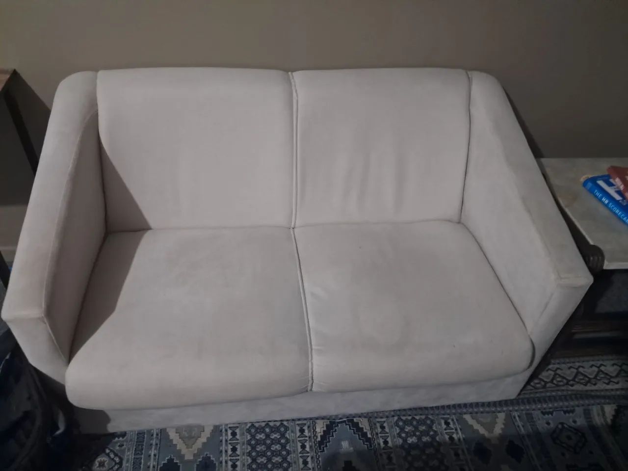 Vendo jogo de sofá de dois lugares e duas poltronas 