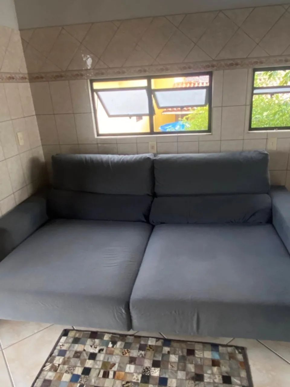 Sofá confortável impermeabilizado retrátil 4 lugares em tecido cinza suede valor excelente