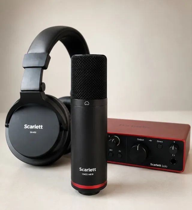 Interface de Áudio Focusrite Scarlett Solo 4 + Mic + Headphone