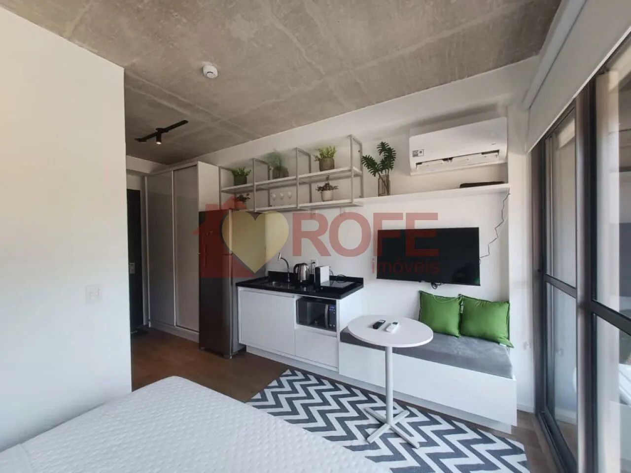 Design Urbano e Conforto em Studio Mobiliado Próximo ao Metrô.