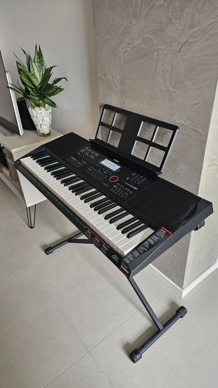 Casio CT-X3000 semi novo