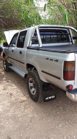 Vendo ou troco hilux 3.0 Diesel 4x4 ano 2004