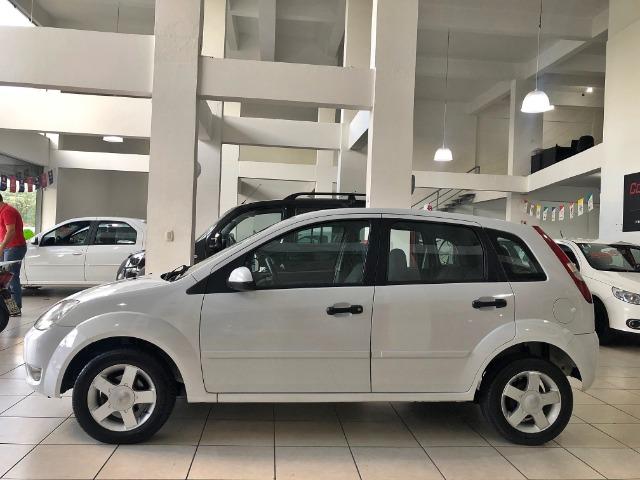 Fiesta Hatch *Completo + Rodas Liga Leve - Foto 2