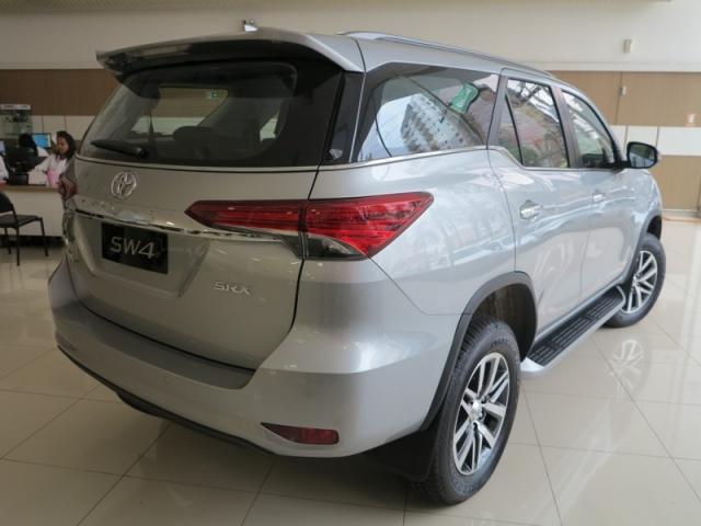 TOYOTA HILUX SW4 2.8 SRX 4X4 16V TURBO 2019 - Foto 4