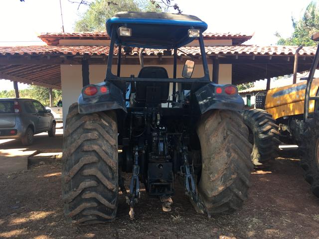Trator Valtra BM 110 4x4 ano 2010