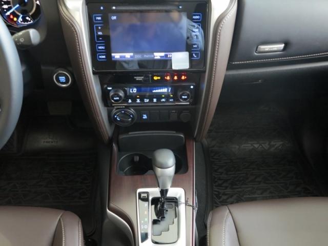 TOYOTA HILUX SW4 2.8 SRX 4X4 16V TURBO 2019 - Foto 9