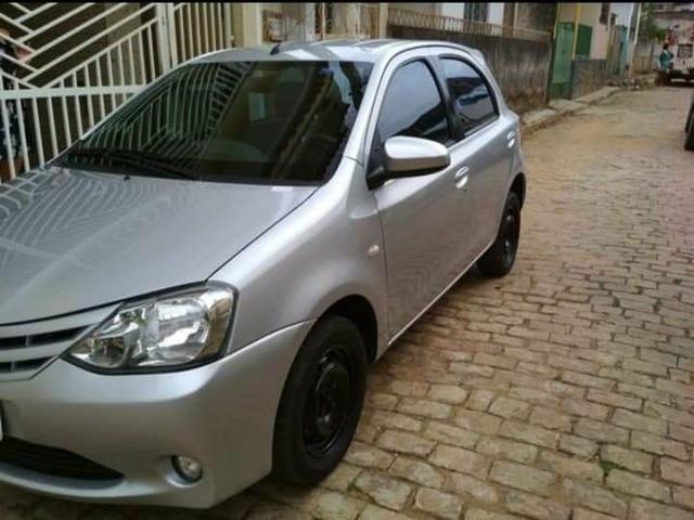 Etios hatch 1.5 XS - Foto 2