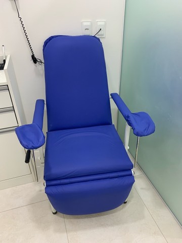Cadeira para Laboratório - Coleta de Sangue - R$1.600,00