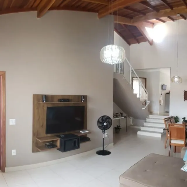 Linda casa a venda no Jardim Andere em Varginha