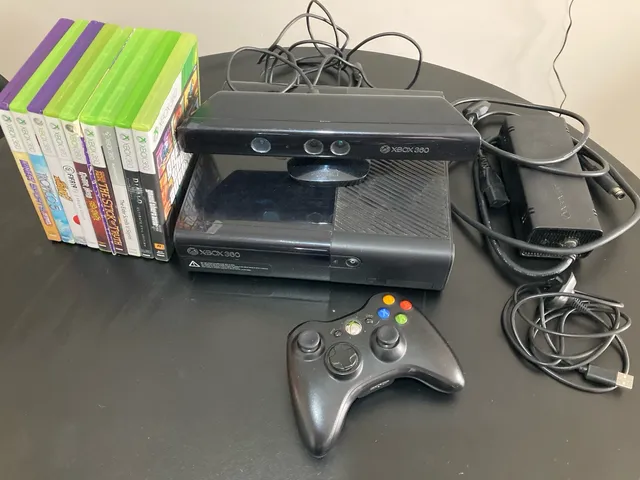 Xbox 360 Bloqueado (Usado) em ótimo estado + 1 controle original e 1  paralelo + 10 jogos originais + Kinect + duas baterias e carregadores.