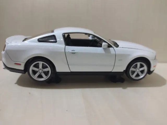 Miniatura Ford Mustang GT 2002 - 1:32 (14,5 CM)