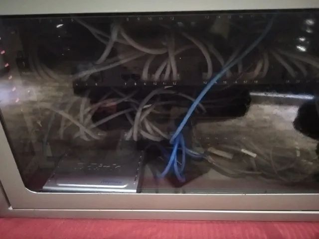 caixa com switch com 100 portas e PABX - Foto 2