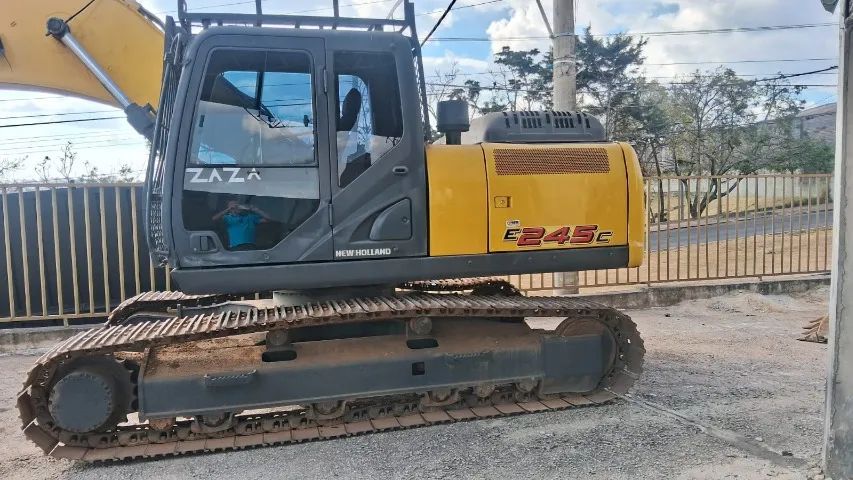 New Holland 245 